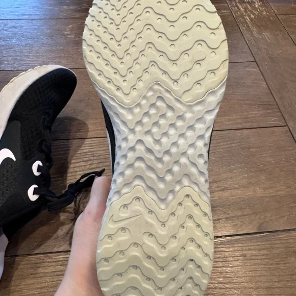 Nike Women's Black and Pink Legend React Running Shoes - Picture 4 of 6